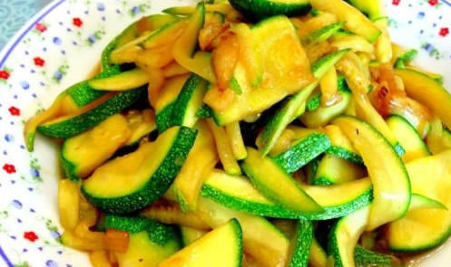 香浓可口的几道下饭菜,好吃易做上桌快,蒸好的排骨滤掉汤汁