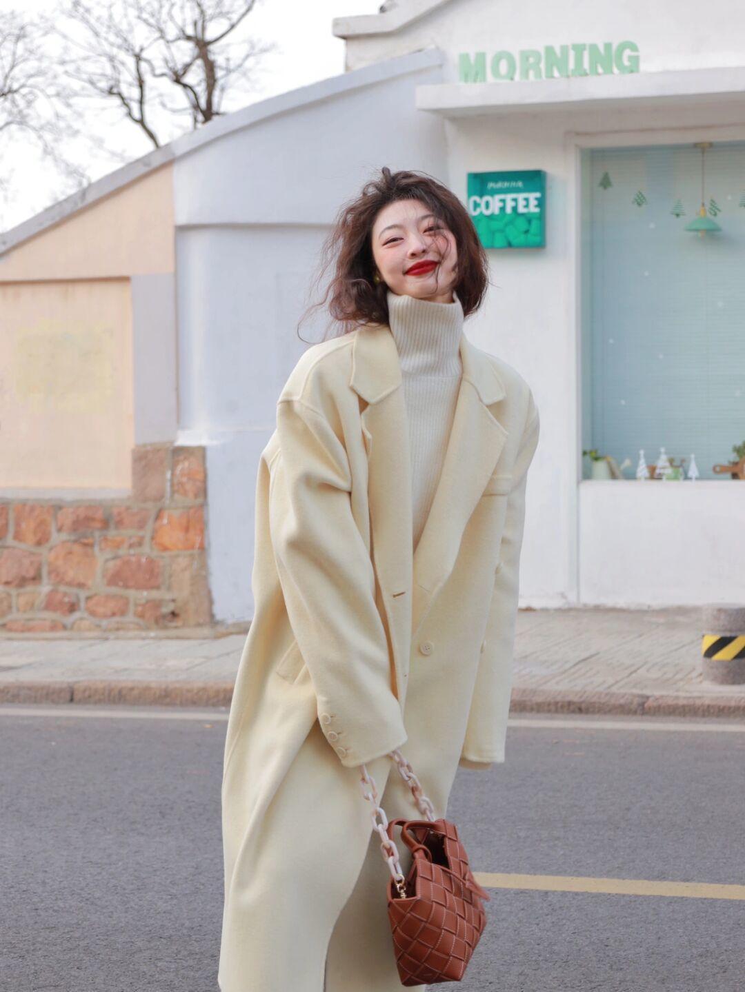 微喇裤 大衣怎么穿才时髦?看看这些简约高级的穿搭示范,轻松美成焦点