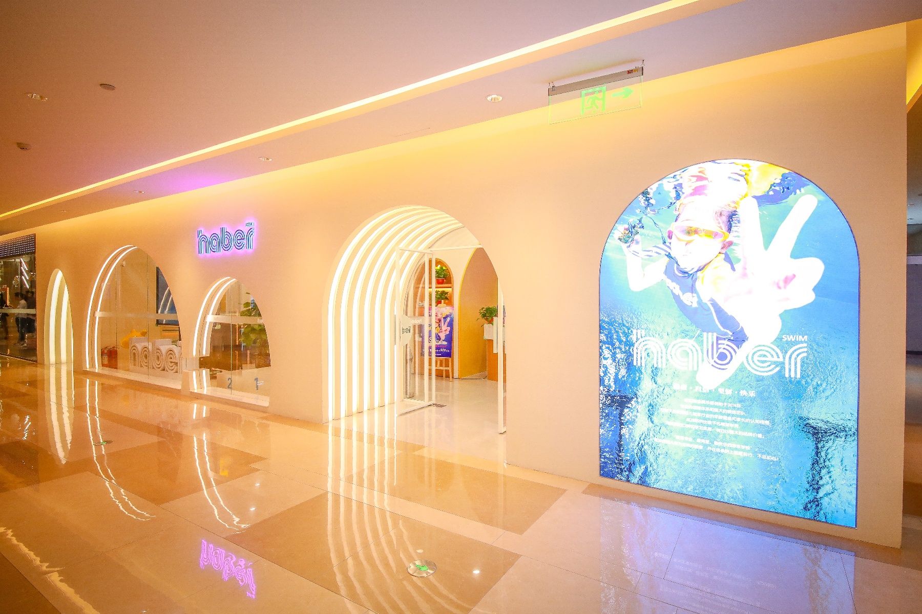 父母|你还不知道什么是亲子游泳?看这里一篇全搞定