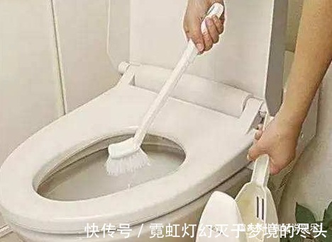 马桶里撒一把，不管多脏多厚的黄渍，一刷就干净，真的太省事了