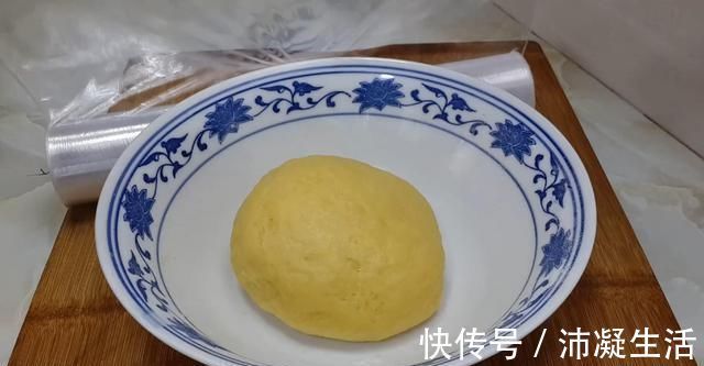 家常|面粉这样做太香了,不用烤不油炸,比吃面包还香,一次8个不够吃
