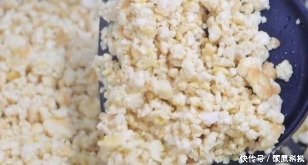 豆腐别只炒着吃,学会这样做,孩子天天点名吃,营养解馋,比肉香