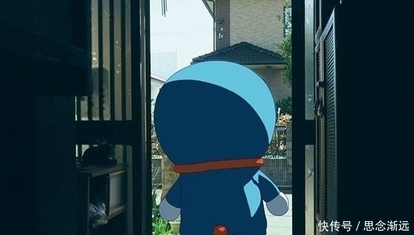 哆啦A梦机器猫原本是黄颜色,耳朵被老鼠吃掉,原因为何