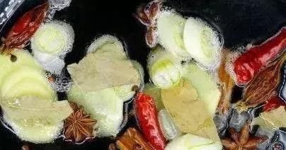 无论炖鲜鸡冻鸡，切记不要焯水，大厨教你一招，肉鲜嫩营养不流失