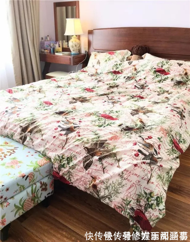 餐厅|106平现代风三居室,横木吊顶的走廊将休闲的乡村风味带到室内