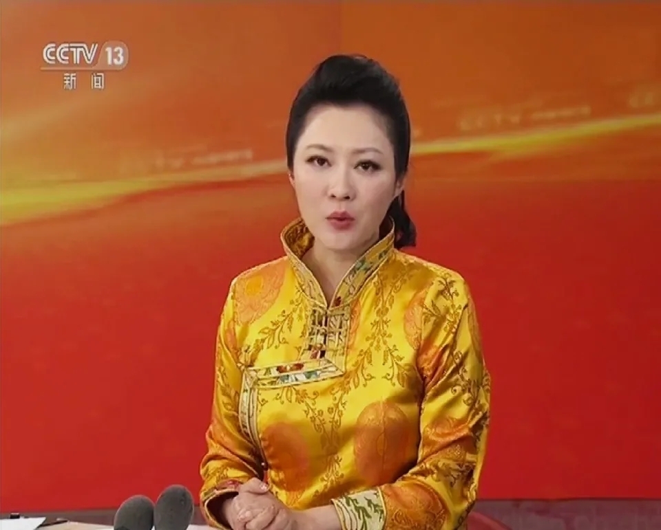 新聞直播間|央視女主持人的出鏡服裝,踩雷最多的非紫凝莫屬,早期真無(wú)力吐槽