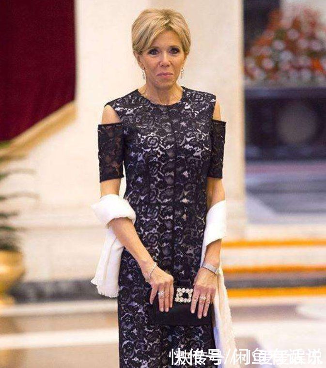 夫人|法国夫人终于扎起“鸡窝头”,换个发型变精致,值得妈妈们借鉴