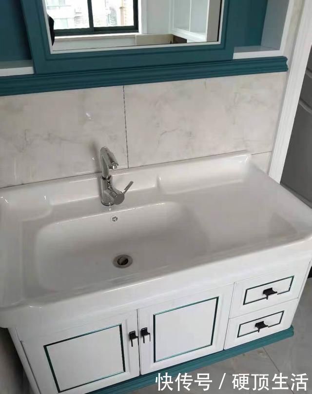 太空铝|浴室柜选橡木还是太空铝的好?比较一下才知道,还是这种更实用