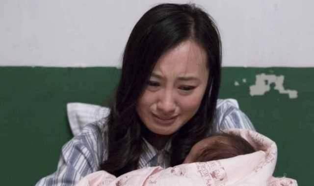 妈妈|4年前因吃奶太用力,被妈妈用剪刀划伤脸的男婴,现状惹人感慨