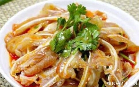 继猪蹄之后,中国又一下酒菜席卷国外,老外:看着脏,食着贼香