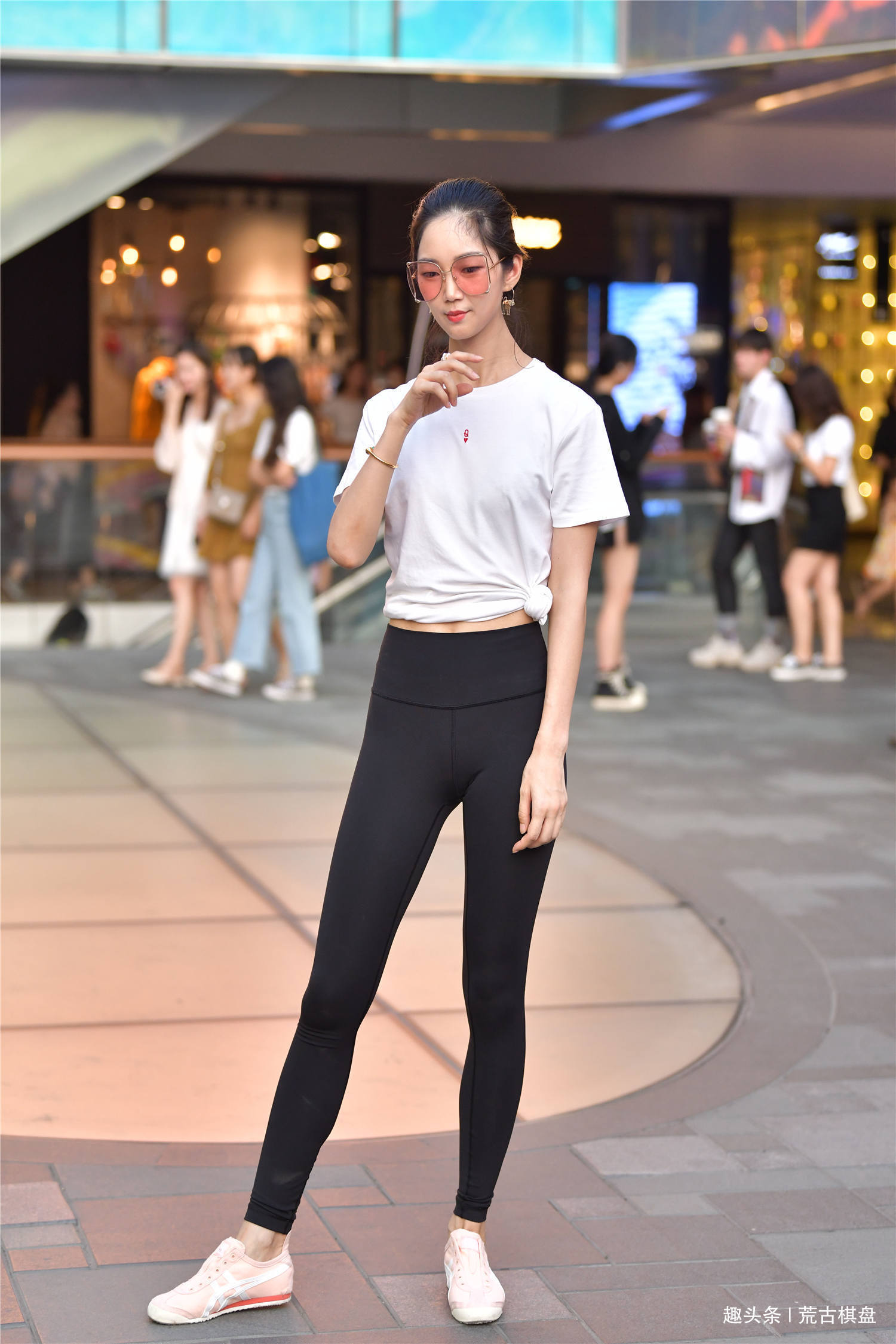 瑜伽裤 显身材的瑜伽裤,对身材自信的姑娘可以尝试搭配,穿出运动精致