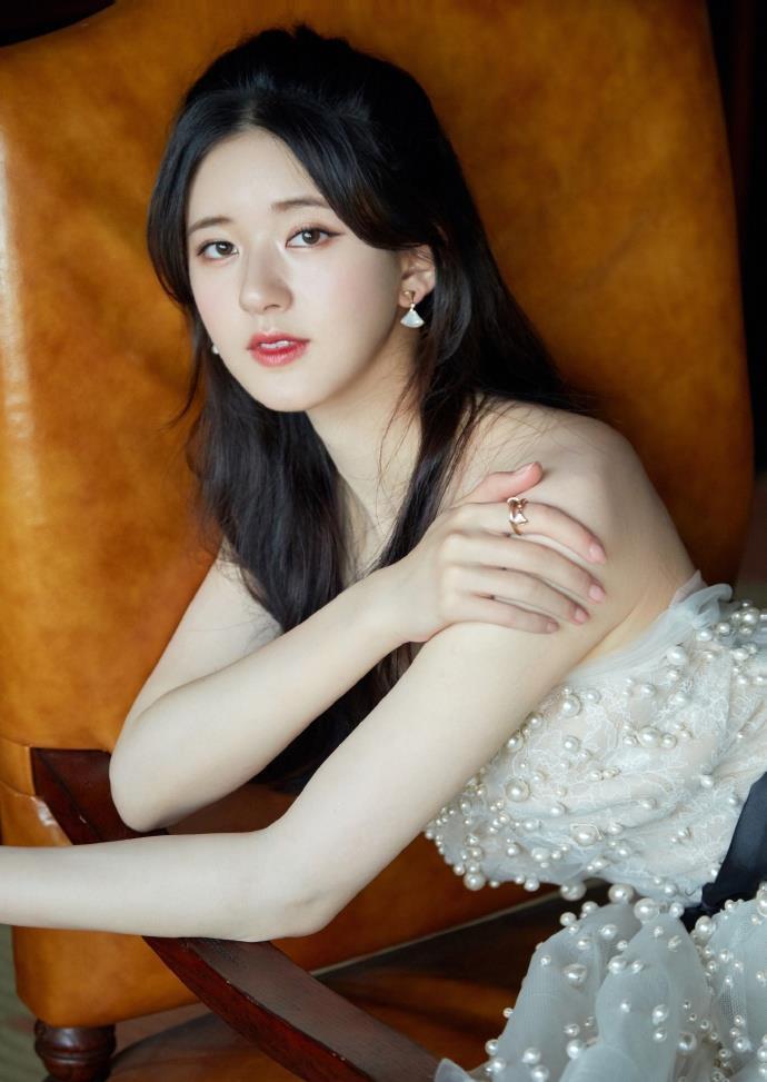 赵薇|脸上有3个特点,说明你是“苹果系”女生,又硬又脆的甜美感