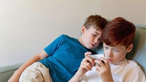 东东|“妈妈,我就玩几分钟”,家长的两种回应,成就了两种不同的人生