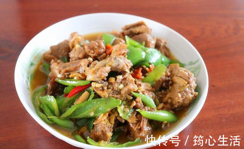 小白菜|我家的晚餐，三菜一汤不足一小时就做好，网友，辣椒焖一焖