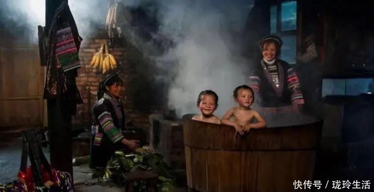 医科大学|泡脚的时候加点它，三天逼出体内湿气，再也不用去拔罐了！