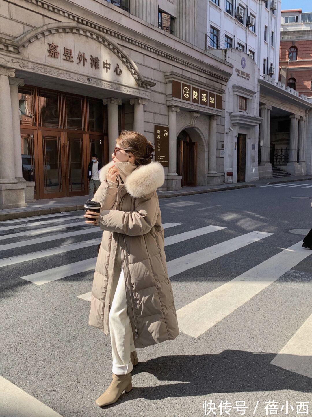 半身裙 今年羽绒服“穿长不穿短”,搭配思路给你总结好了,照穿就很时髦