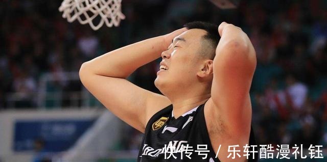 偷袭|严惩威姆斯,韩德君被打骨折,慢动作还原任骏飞偷袭韩德君面部