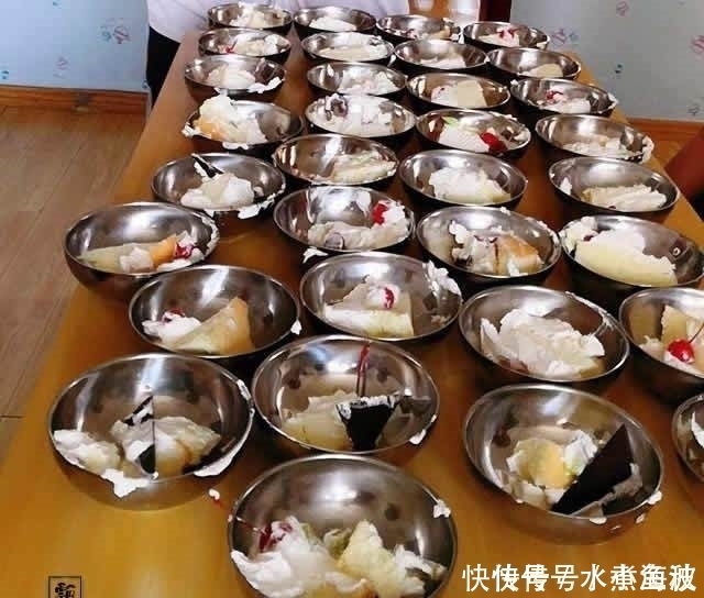 幼儿园的侄女生日,抬举姑姑给做生日蛋糕,结果受全班小朋友欢迎