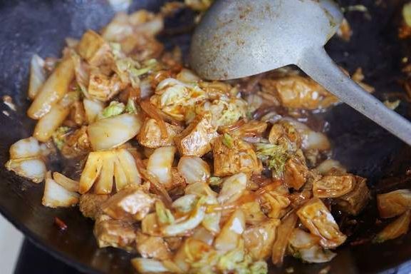 天冷炖上这么一锅，比吃火锅还带劲，顿顿吃不腻，好吃到汤汁不剩