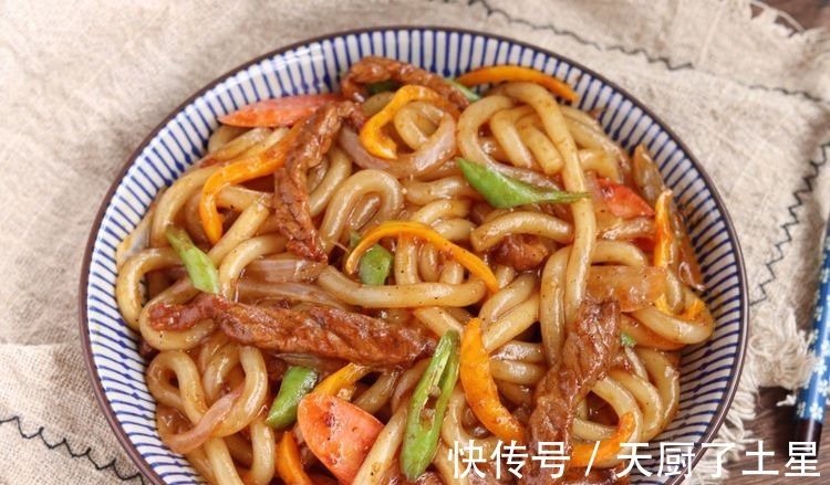 在家这样制作牛柳土豆粉，美味可口，营养丰富！