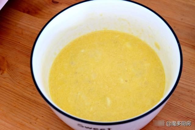 香蕉葡萄干做成蛋糕更好吃，不用打蛋器，小朋友都能轻松做