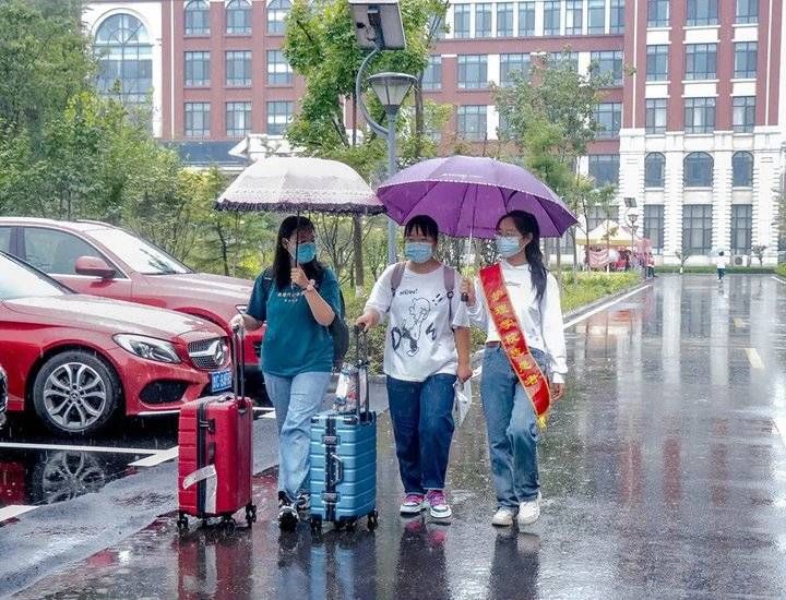 鲁医|遇见鲁医 遇见更好的自己！齐鲁医药学院喜迎2021级新生