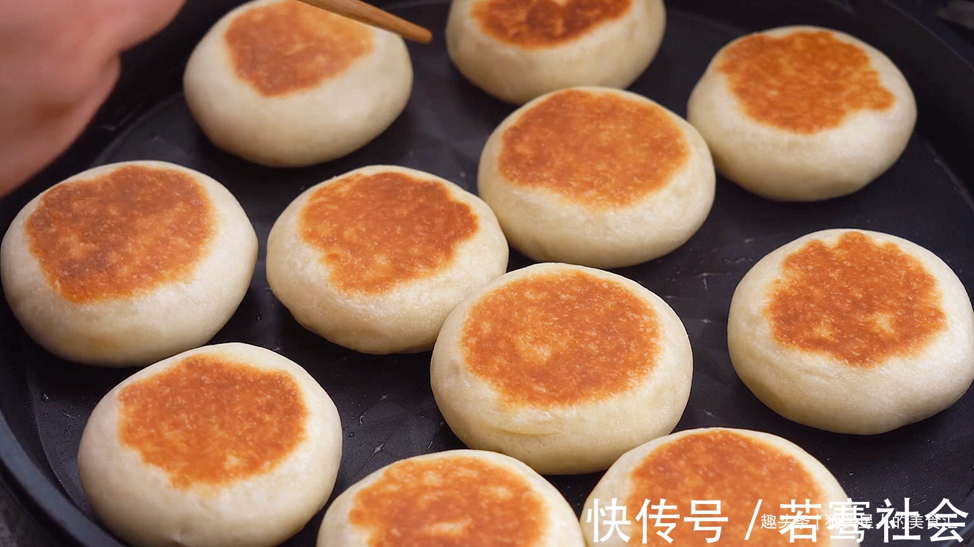 绿豆|自制绿豆饼，不用酥皮不用烤箱，皮薄馅大，清甜不油腻，太香了