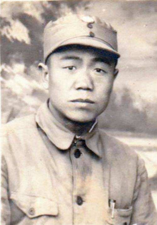  赛车|聂凤智与陶勇“赛车”，一个开进田里，一个撞树，所幸无大碍