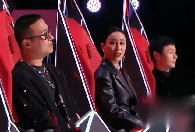 吴莫愁|好声音2021全球首播,赛制奇葩、质量拉胯,8位导师上演脱口秀