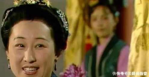 秦可卿|薛姨妈为什么要送王熙凤四枝宫花?你看多出的两枝是给谁的!
