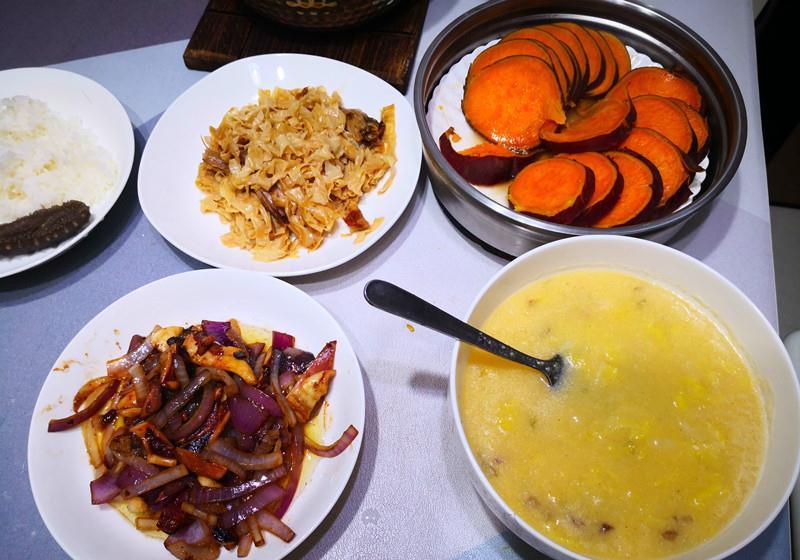 70后夫妻俩的早餐，火了朋友圈，网友：嫁对人，粗茶淡饭也幸福