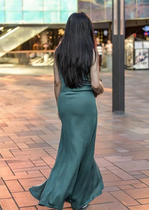 37度热到冒烟，阿姨被迫穿“捂汗靴”，给多少钱受这委屈