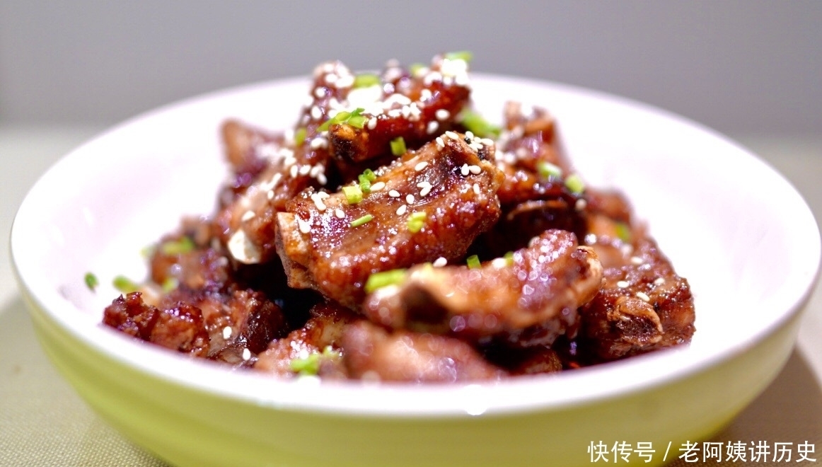 晒姐姐一家3口的年夜饭,吃得心满意足的样子,我感到无比的幸福