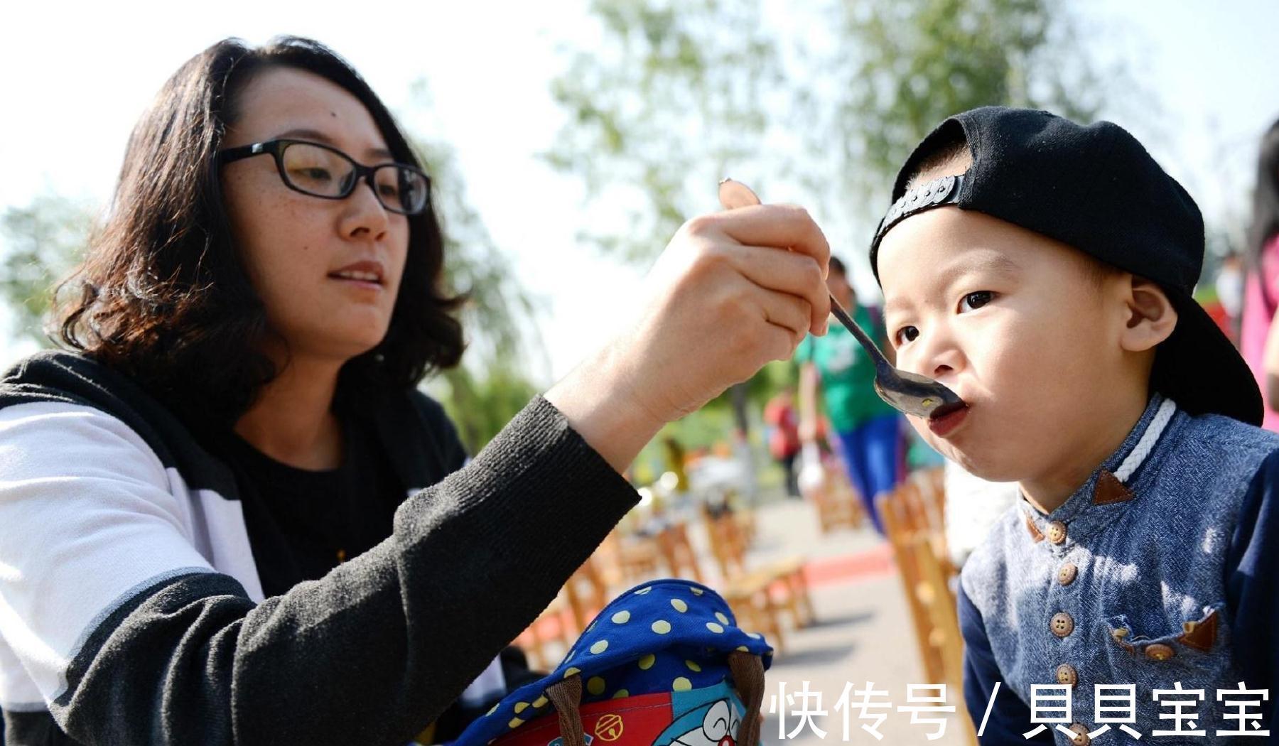 坑娃|1岁多的宝宝,多吃饭还是多吃奶?这样安排更合理避免坑娃