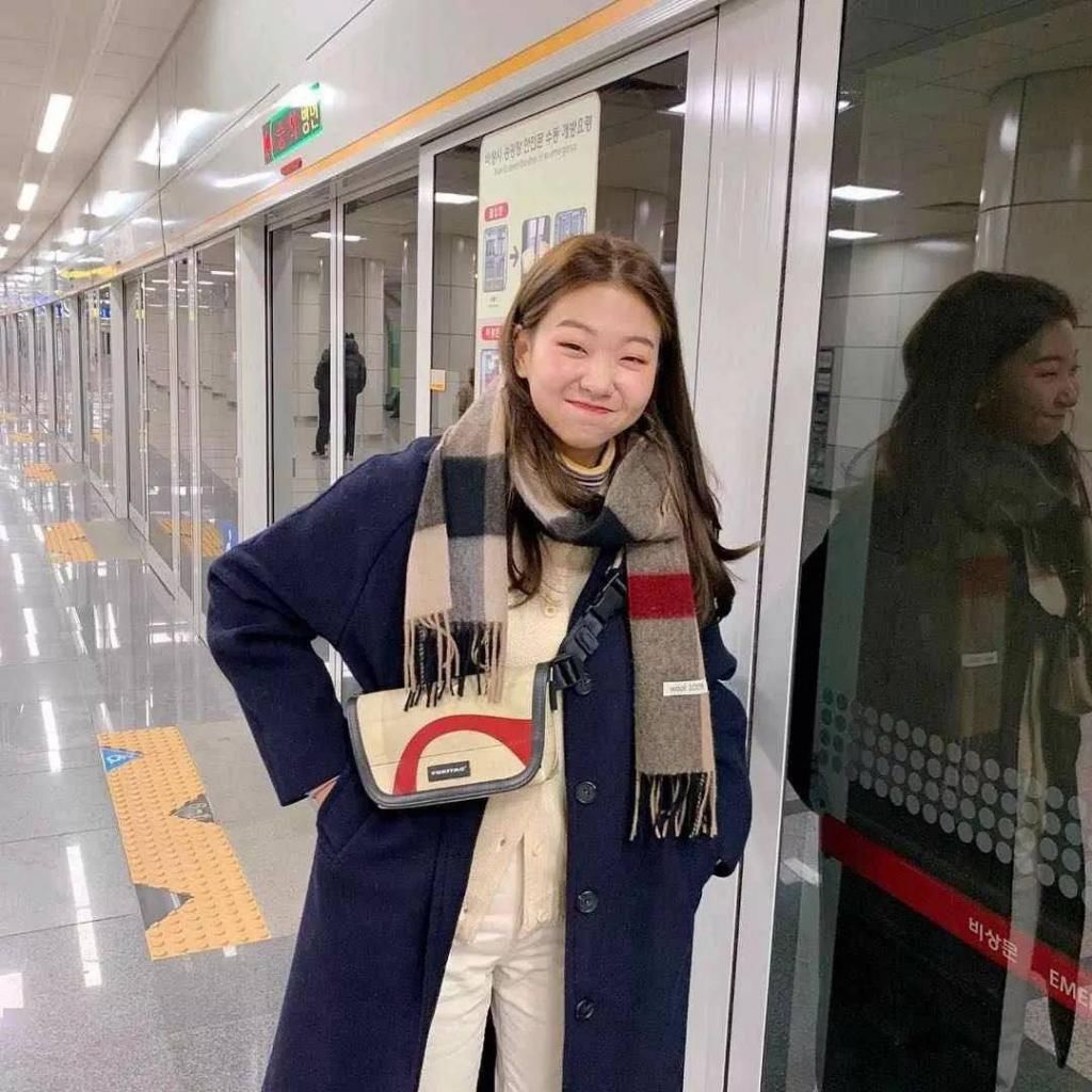  围巾|大衣+围巾，厚毛衣+围巾=入冬“王炸cp!”