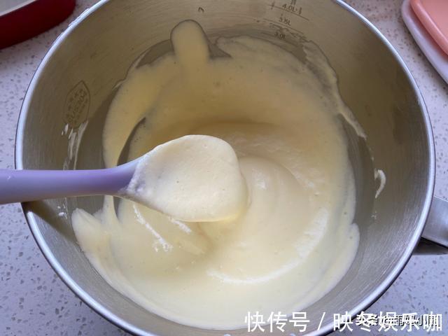酸奶|轻如云朵的酸奶蛋糕，做法简单又好吃，比豆腐还嫩比戚风好做