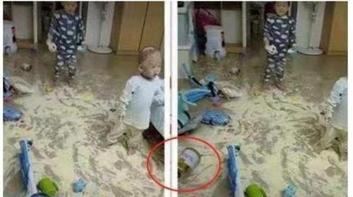 淡定|“最淡定爸爸”火了，任由宝宝们玩奶粉，网友：这是家里有矿吗？