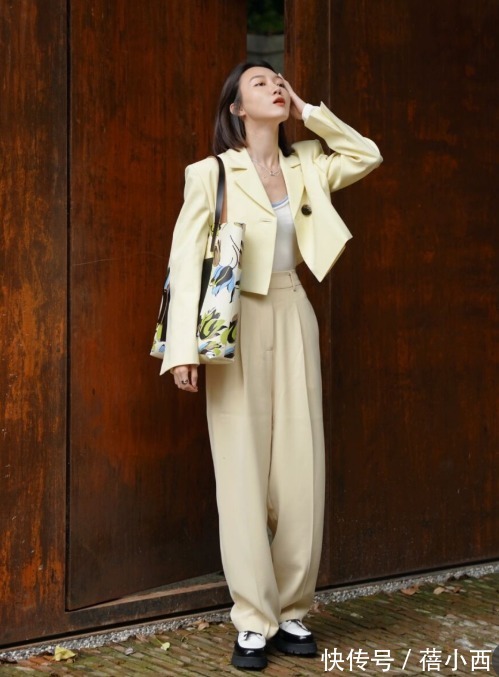 百搭 早春最chic的穿搭法!“毛衣+阔腿裤or西装”,简约百搭且不挑人