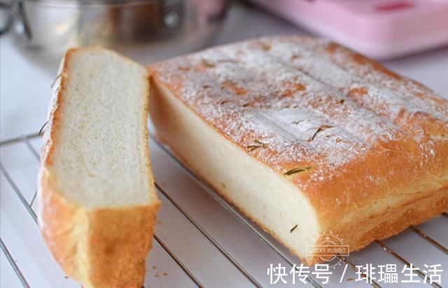 这面包做起来又快又好,平时要4个小时,这个只需3小时,真方便