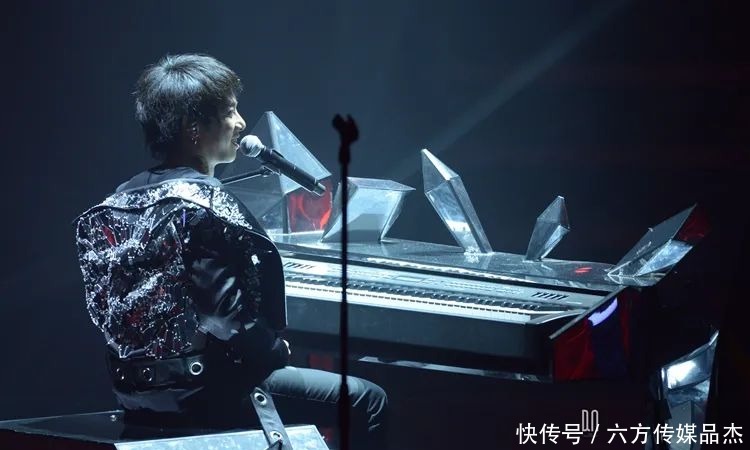 致敬经典何必总拿来比较,华晨宇的《杀破狼》也有自己的味道