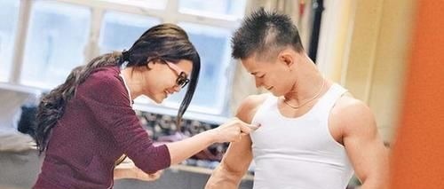 肌群|你知道胸肌怎么练效果最好吗?教你3个技巧,都是过来人的经验