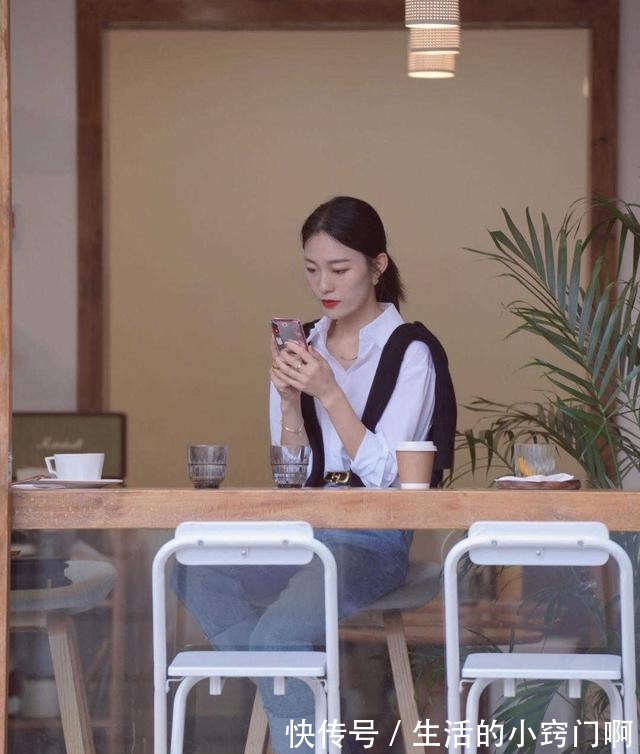 穿搭 经典大气的初秋穿搭示范,衬衫搭配牛仔裤干练简约,洒脱时髦!