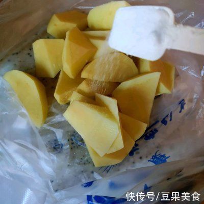 简单几步美味烤薯角做起来