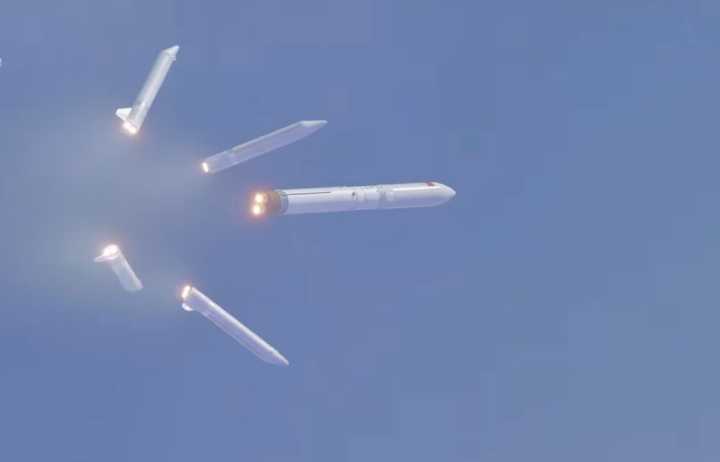 长征五号把天和号送上天后,至今仍在天上飞,而且还不停地翻筋斗