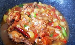 家常鸡肉菜谱，鸡翅根烧土豆，简单美味下饭，一道不错的家常菜