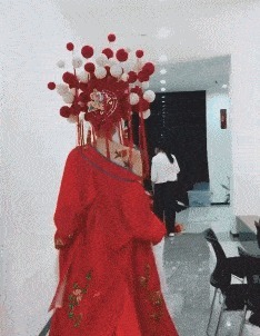 |搞笑GIF趣图：说实话，这钢琴真不错！有谁知道是什么牌子的？