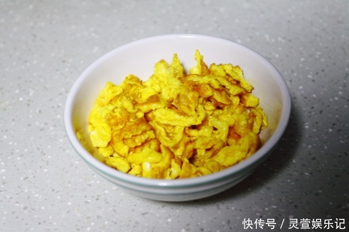 分钟|早上少睡10分钟做一盘炒面给孩子当早餐,简单、省事、营养、美味