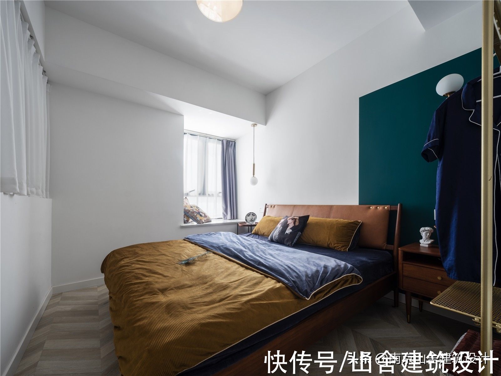 纱帘|现代灰遇上复古绿，混搭出的有色之家