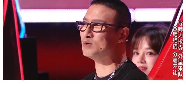 噱头|好声音：学员实力不够噱头来凑，三位导师齐演戏，只有李克勤清醒