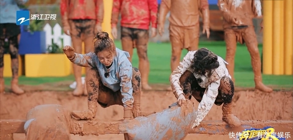 姚译添 杨颖与《奔跑吧》节目组隔空喊话,其中恩怨或从迪丽热巴时就存在